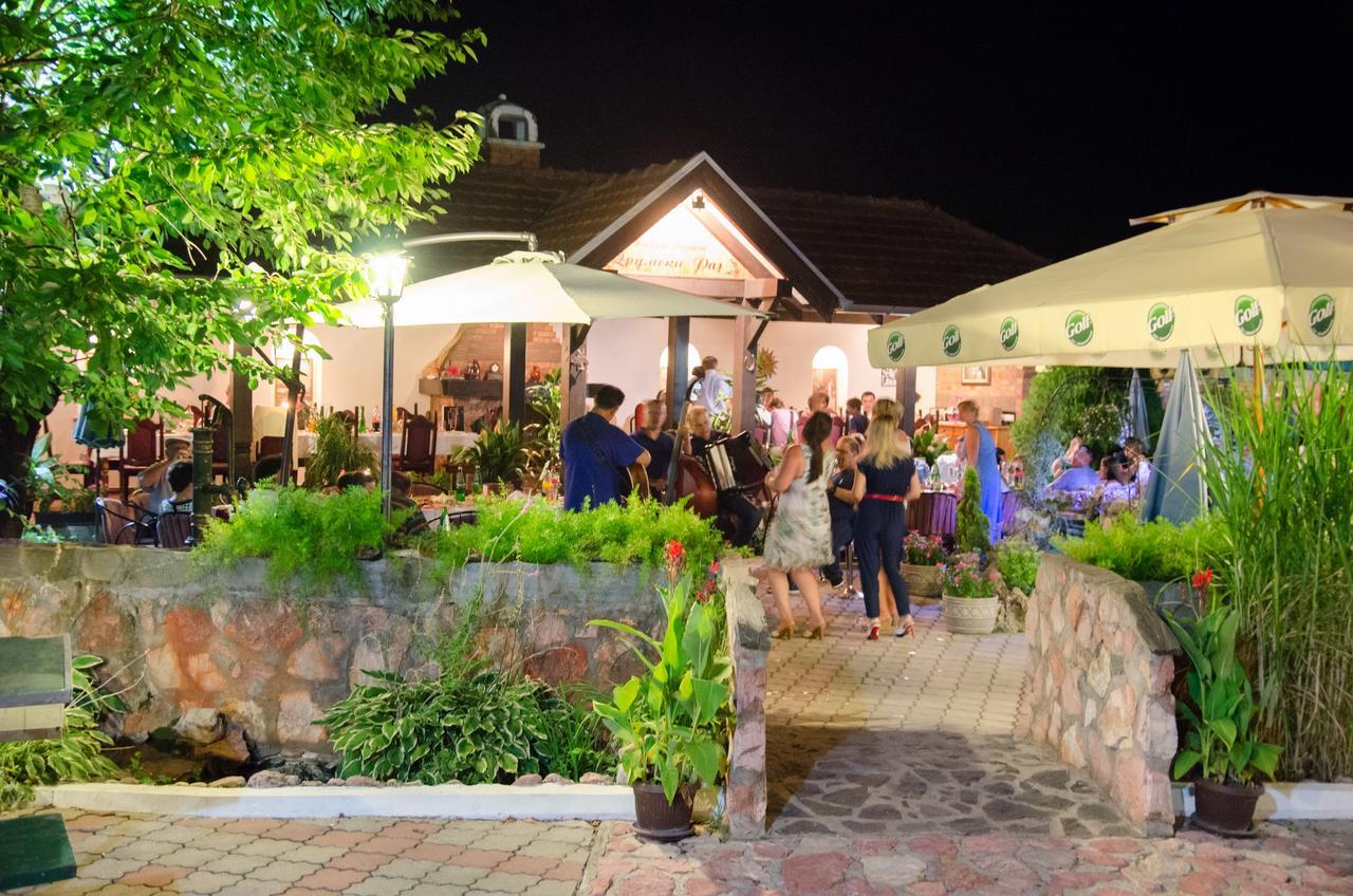 Hotel Drumski Raj Svilajnac エクステリア 写真