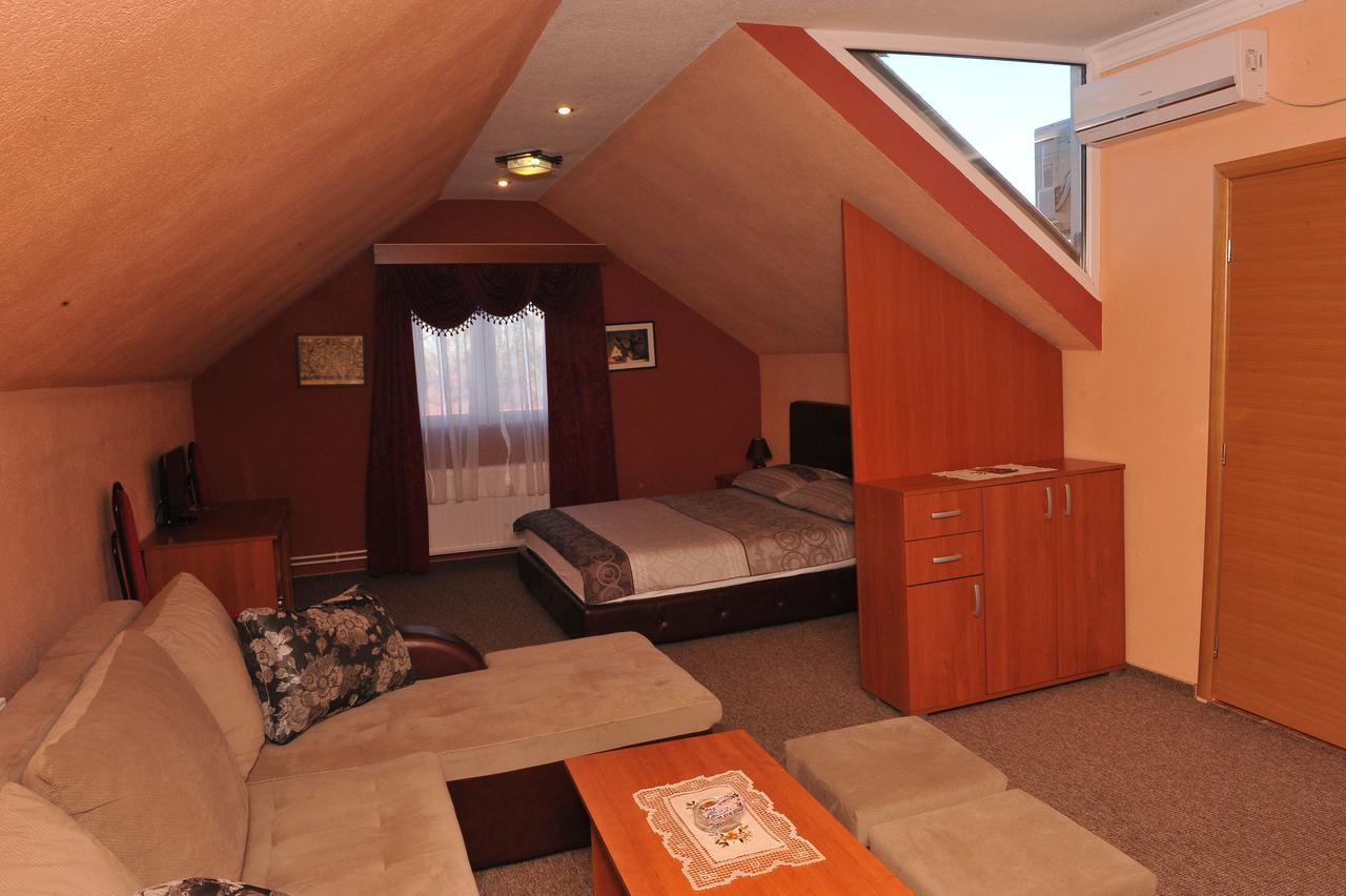 Hotel Drumski Raj Svilajnac エクステリア 写真