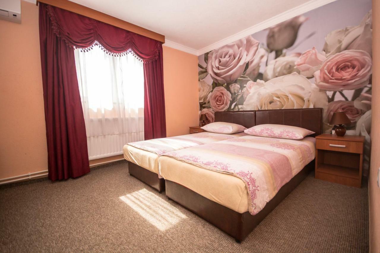 Hotel Drumski Raj Svilajnac エクステリア 写真